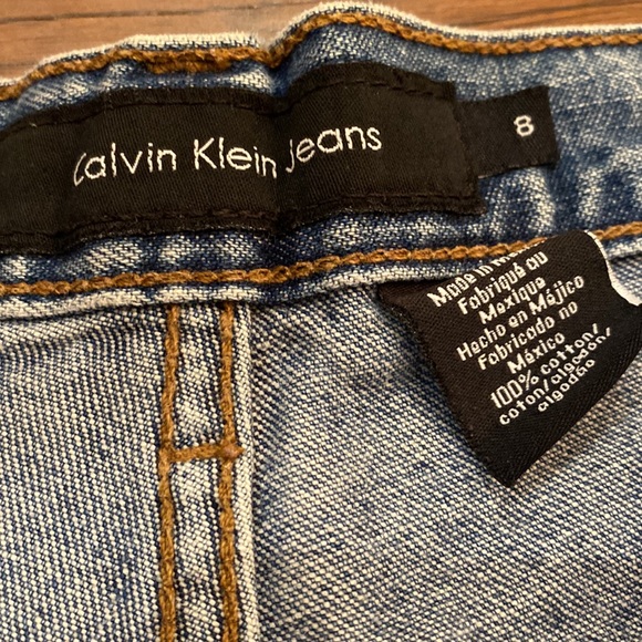 Calvin Klein womens Jean shorts, size 8 - Picture 3 of 3